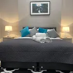 Amazing Central High Street Self Contained Apartments By Syl