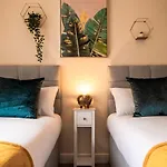 Emerald Court Executive Watford Central Apartment By Pay As U Stay