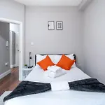 Town Centre Watford 2 Bedoom Apartment Fast Wifi,Parking-15 Mins To Central London