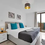 Aldenham Road 2 Bedroom Apartment Next To Bushey Station