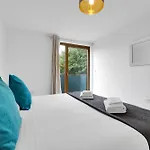 Aldenham Road 2 Bedroom Apartment Next To Bushey Station
