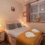 Ricky Road Guest House - Budget