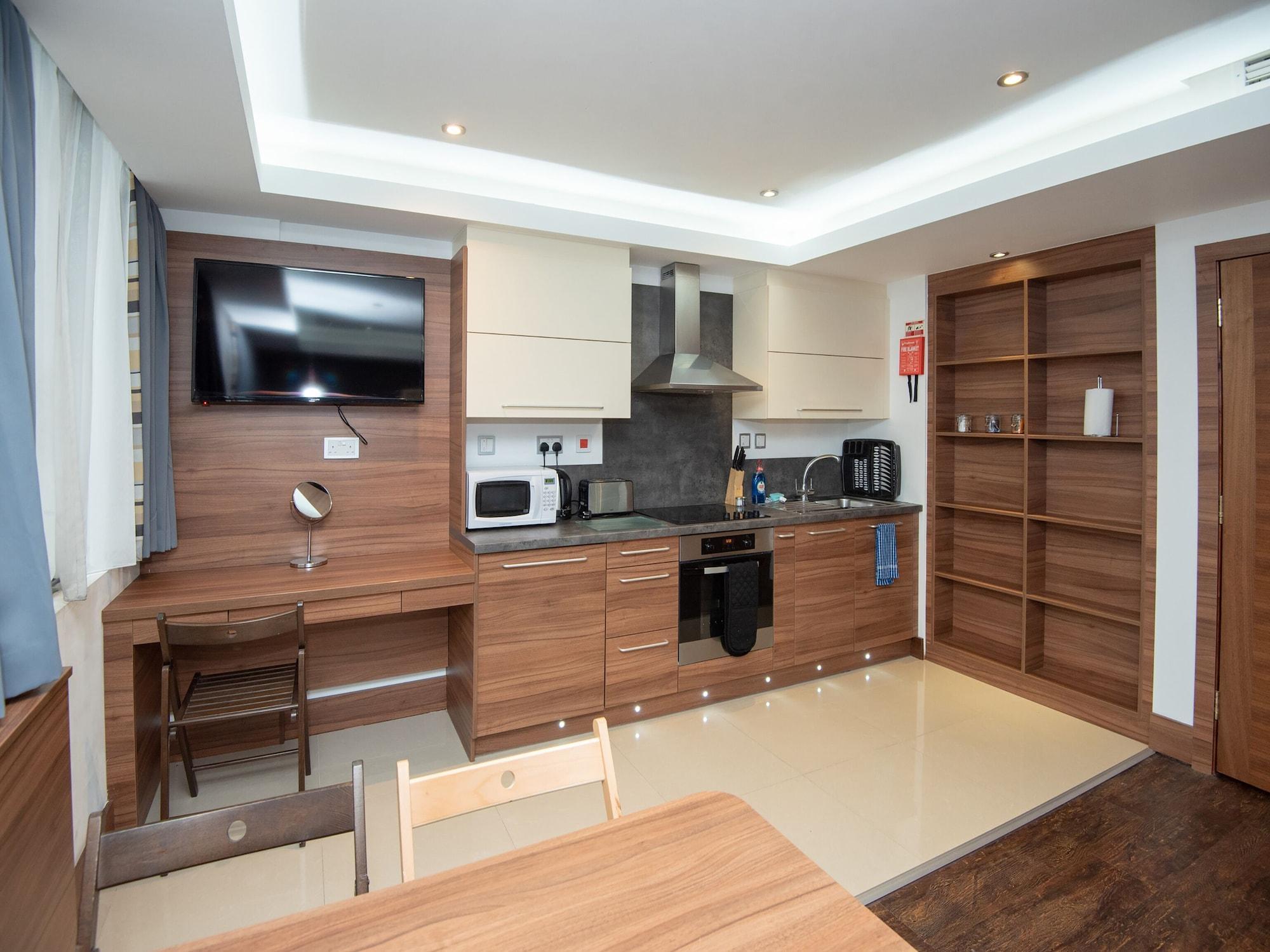Livin' Serviced 3*