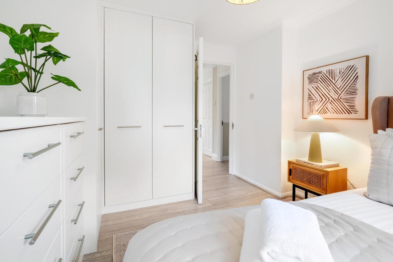 Modern 1 Bed-nr Warner Bros-parking-garden *