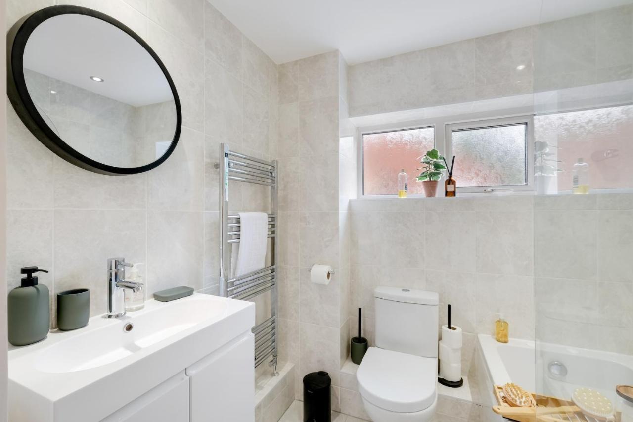 Modern 1 Bed-nr Warner Bros-parking-garden * Watford (Hertfordshire)