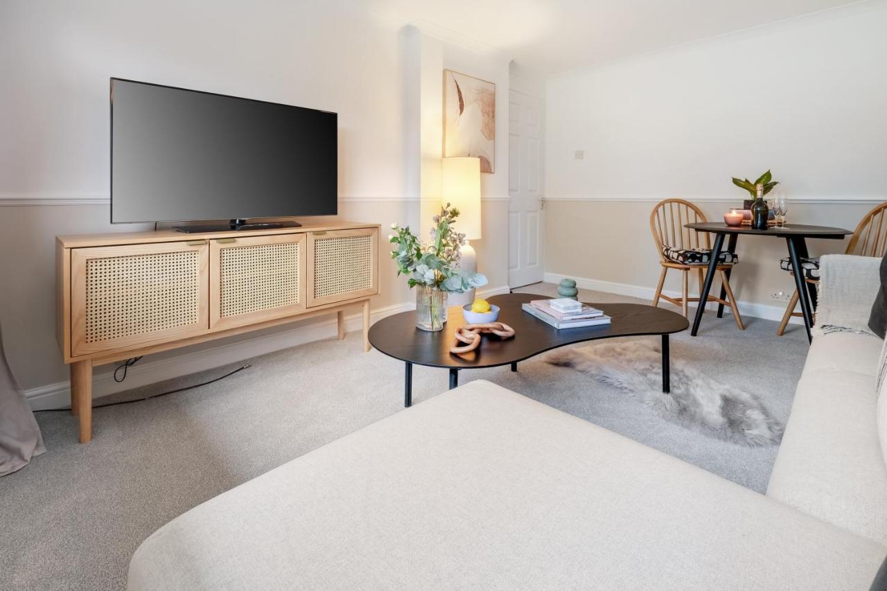 Modern 1 Bed-nr Warner Bros-parking-garden Watford (Hertfordshire)