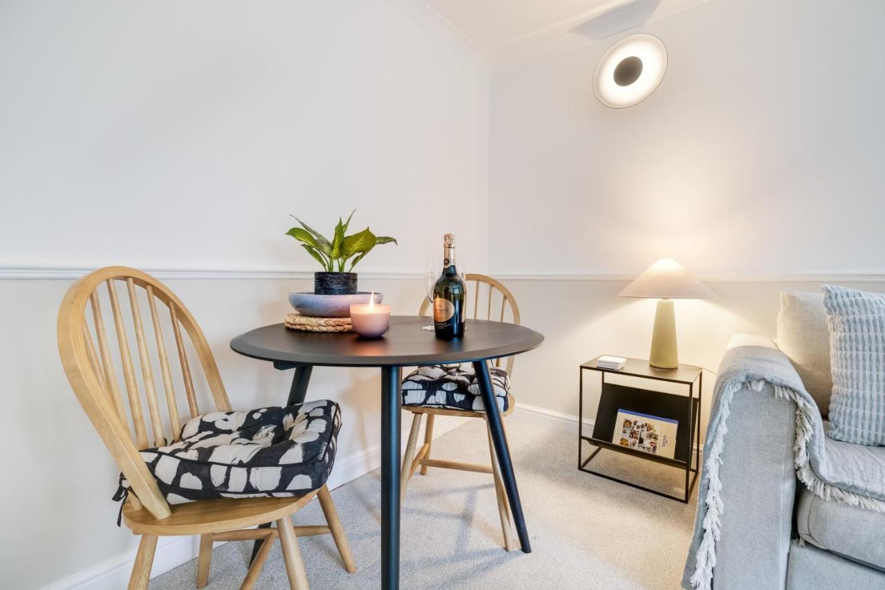 Modern 1 Bed-nr Warner Bros-parking-garden * Watford (Hertfordshire)