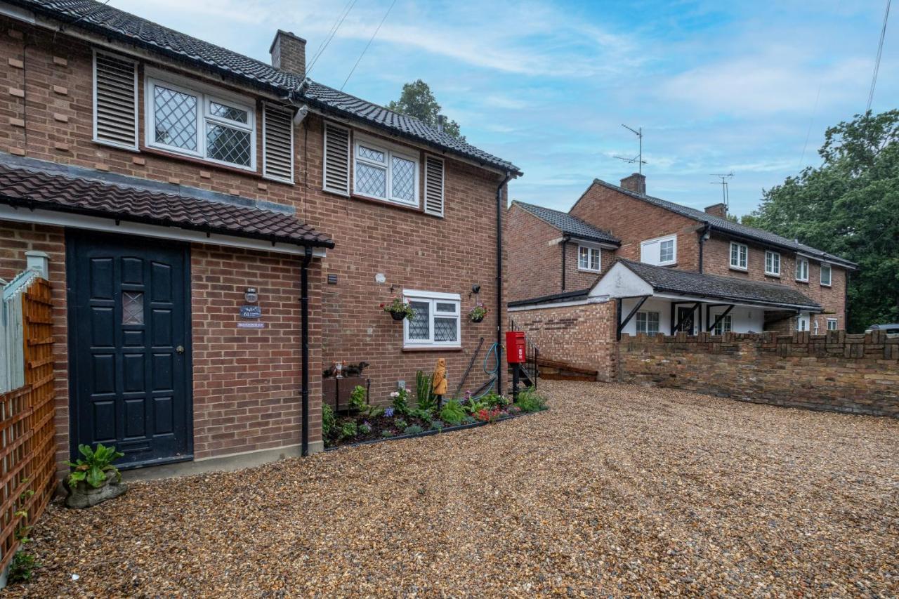 Modern 1 Bed-nr Warner Bros-parking-garden
