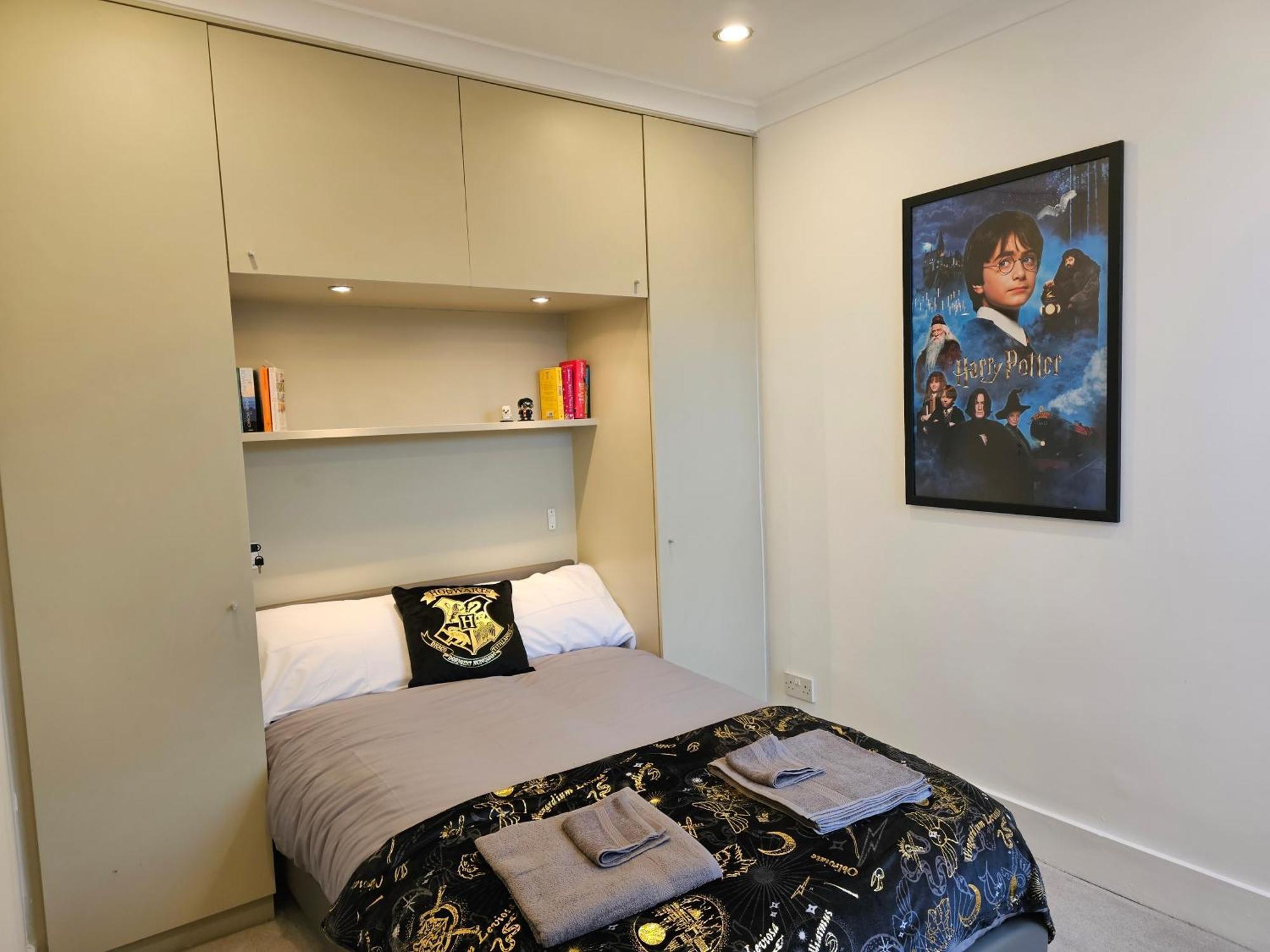 Holiday home Harry Potter Themed In Watford - Free Off-street Parking