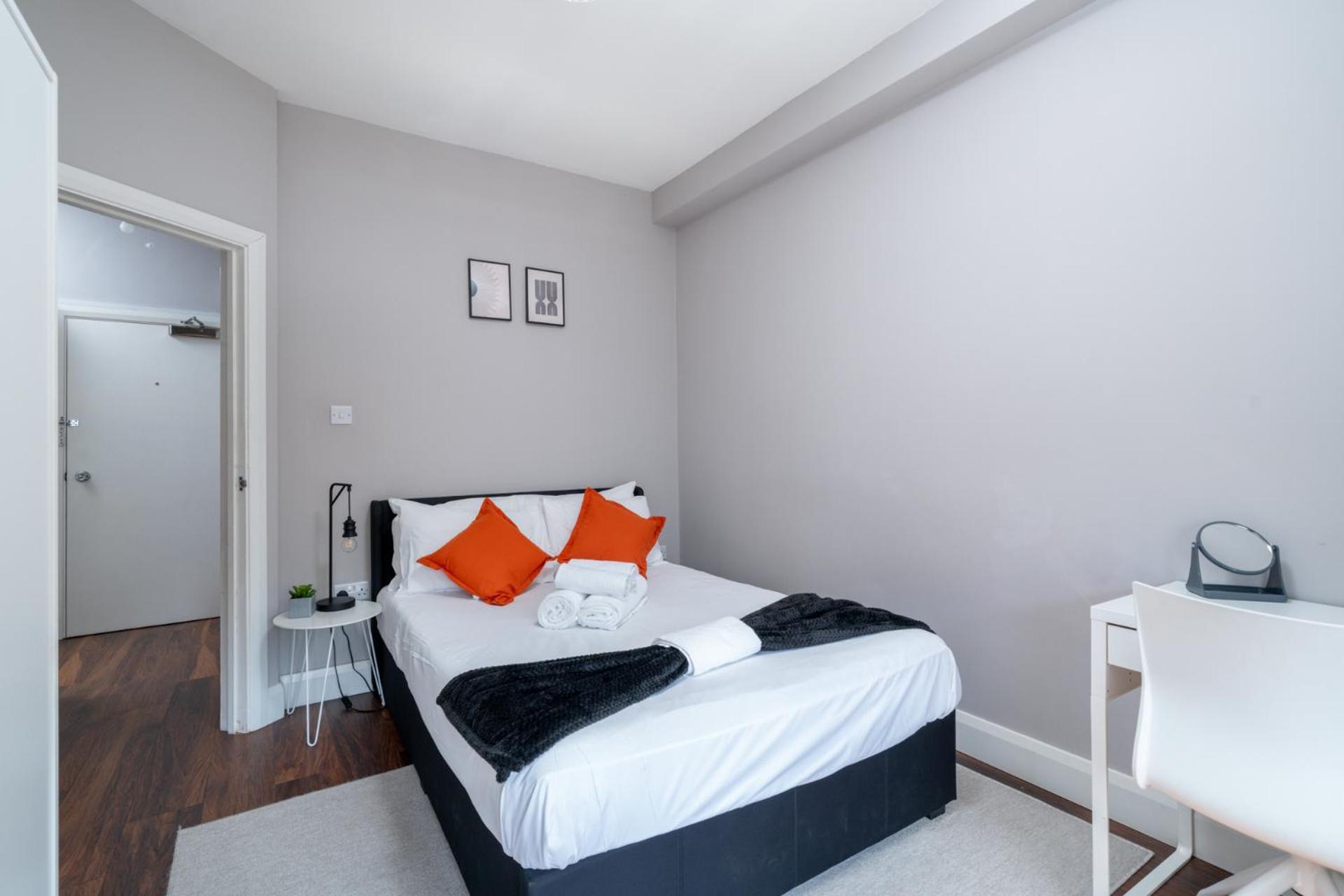 Apartment Town Centre Watford 2 Bedoom Fast Wifi,parking-15 Mins To London