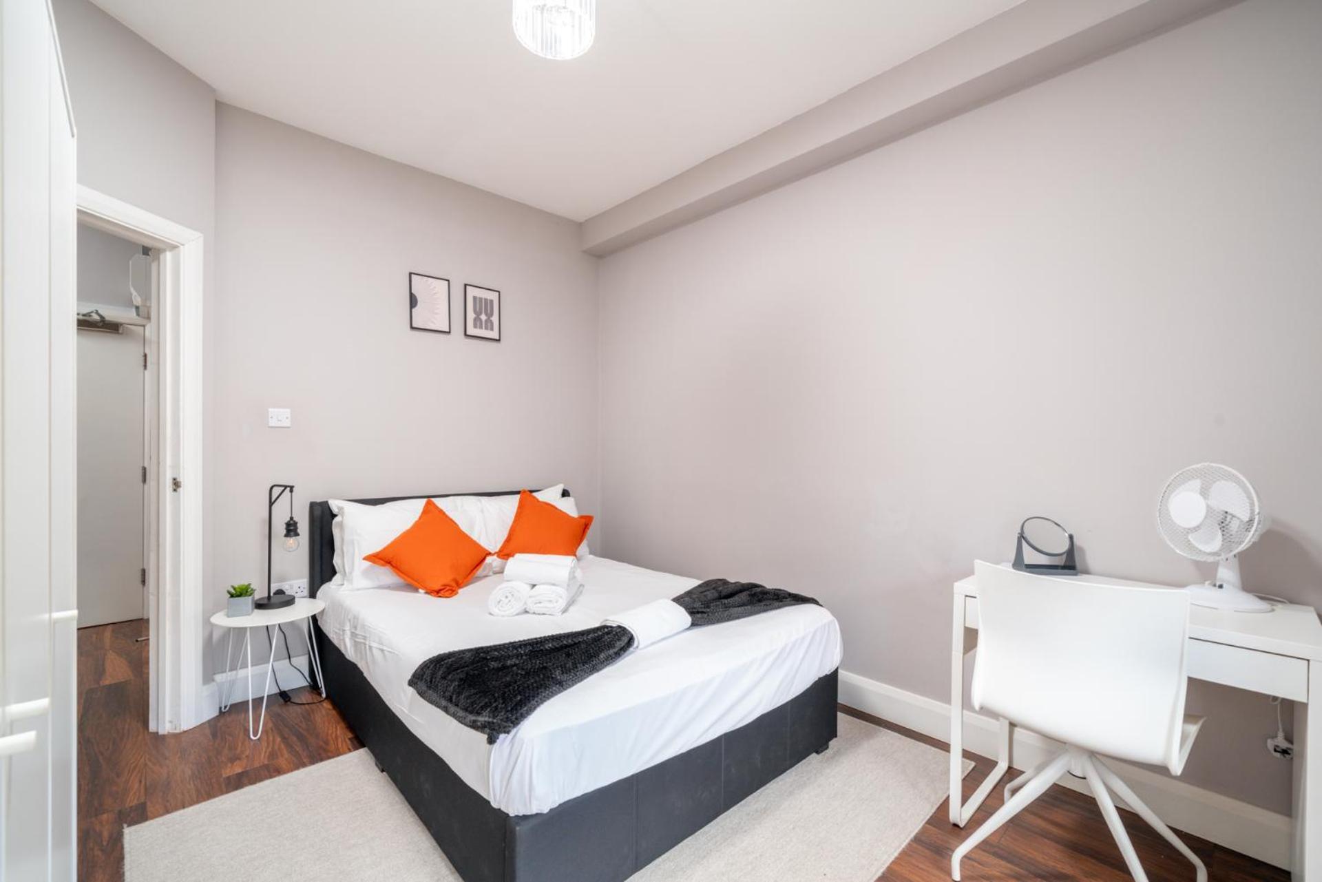 Town Centre Watford 2 Bedoom Fast Wifi,parking-15 Mins To London Apartment *