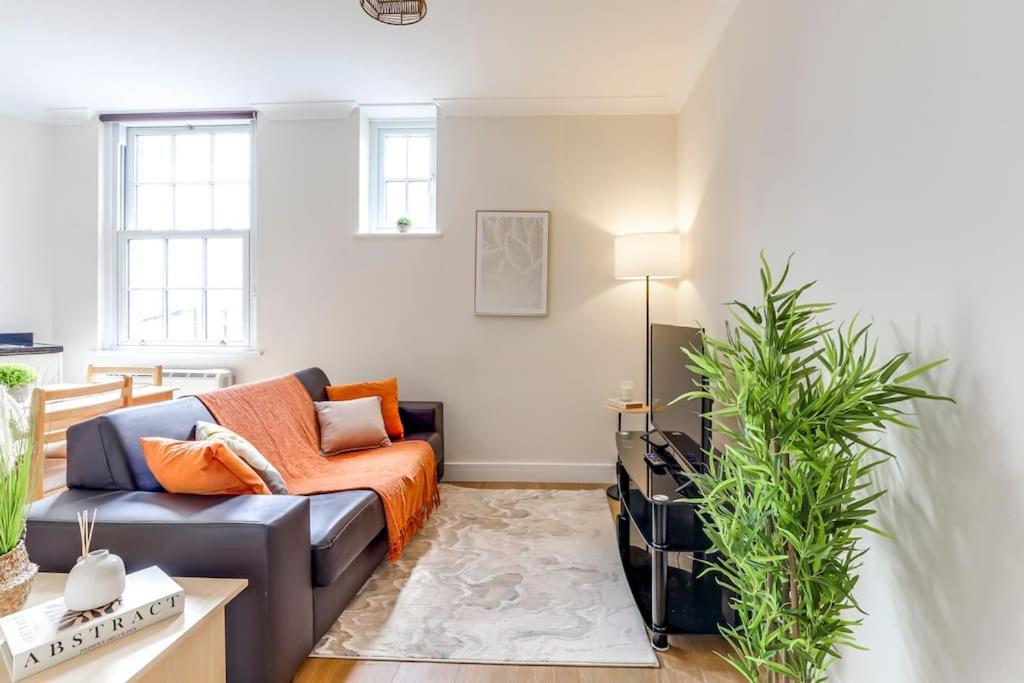 Dragonsgate - Centre 1 Bed - Perfect For Travel Business Apartment *