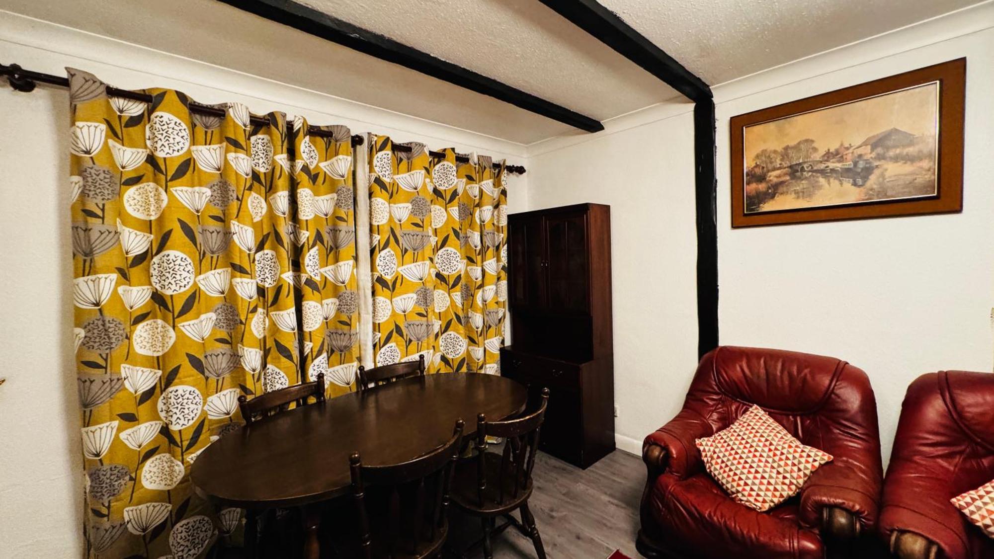 Entire Four Bedroom Spacious In St Albans *