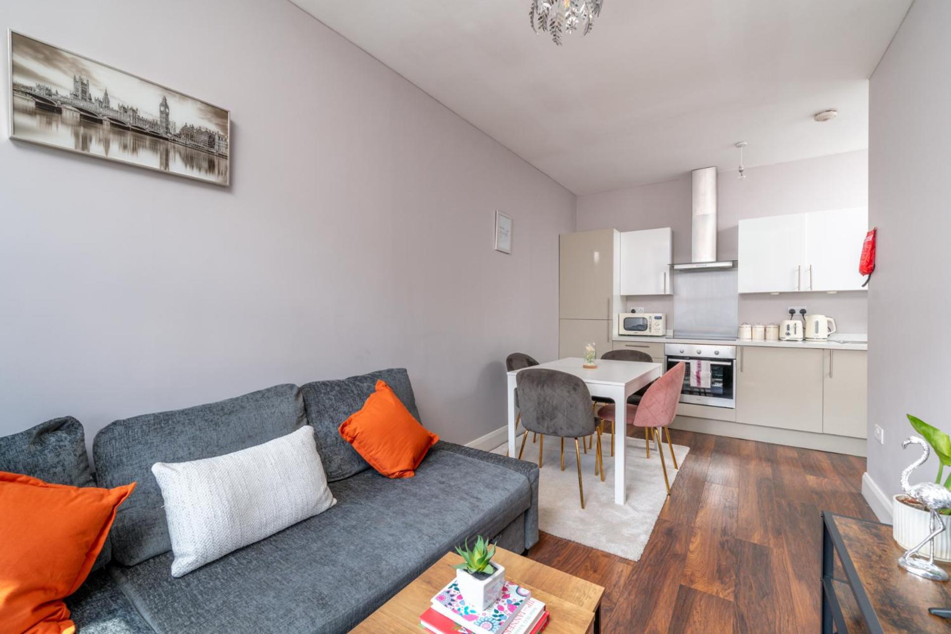 Town Centre Watford 2 Bedoom Fast Wifi,parking-15 Mins To London *
