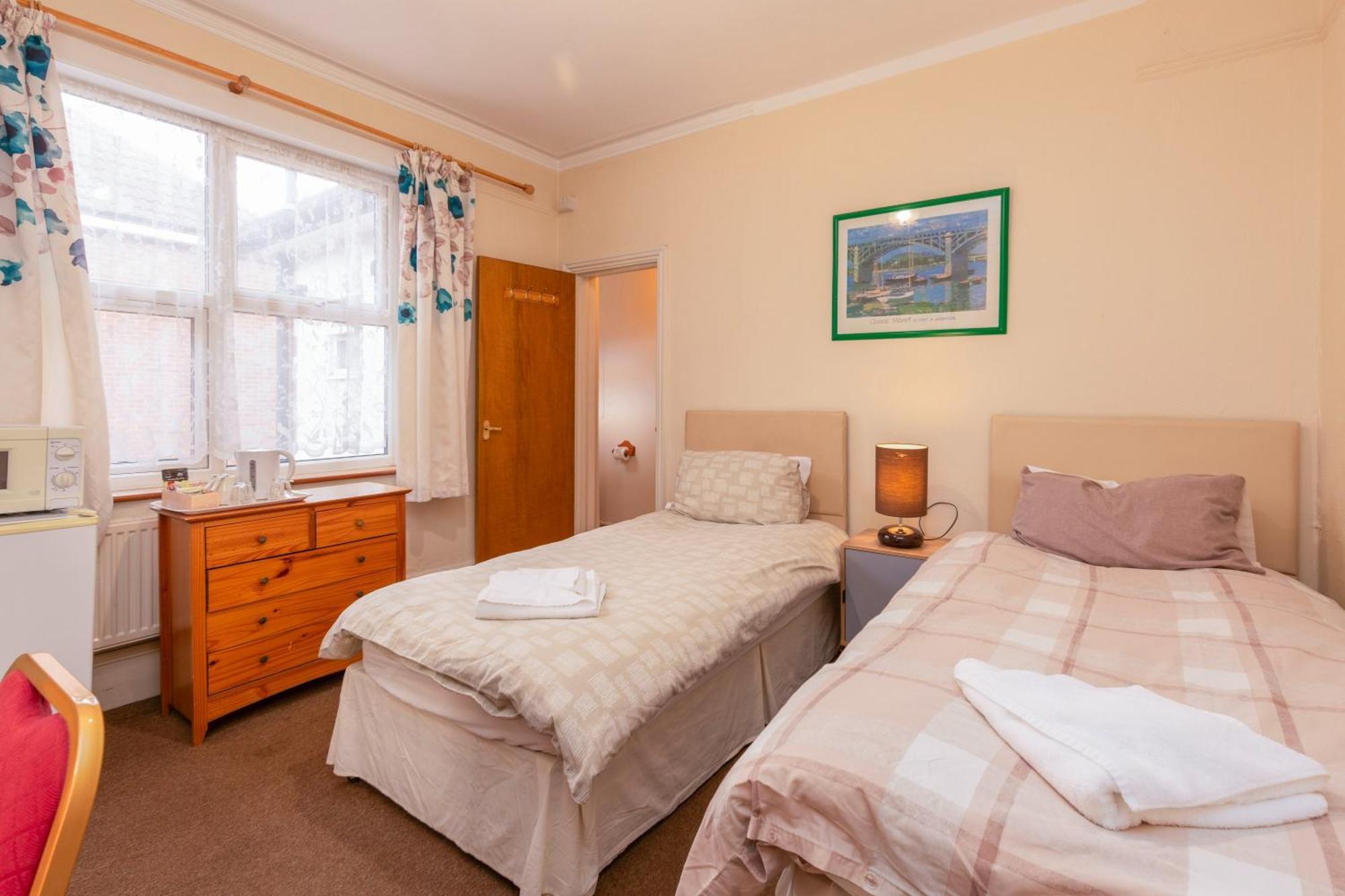 Ricky Road - Budget Hotel Watford (Hertfordshire)
