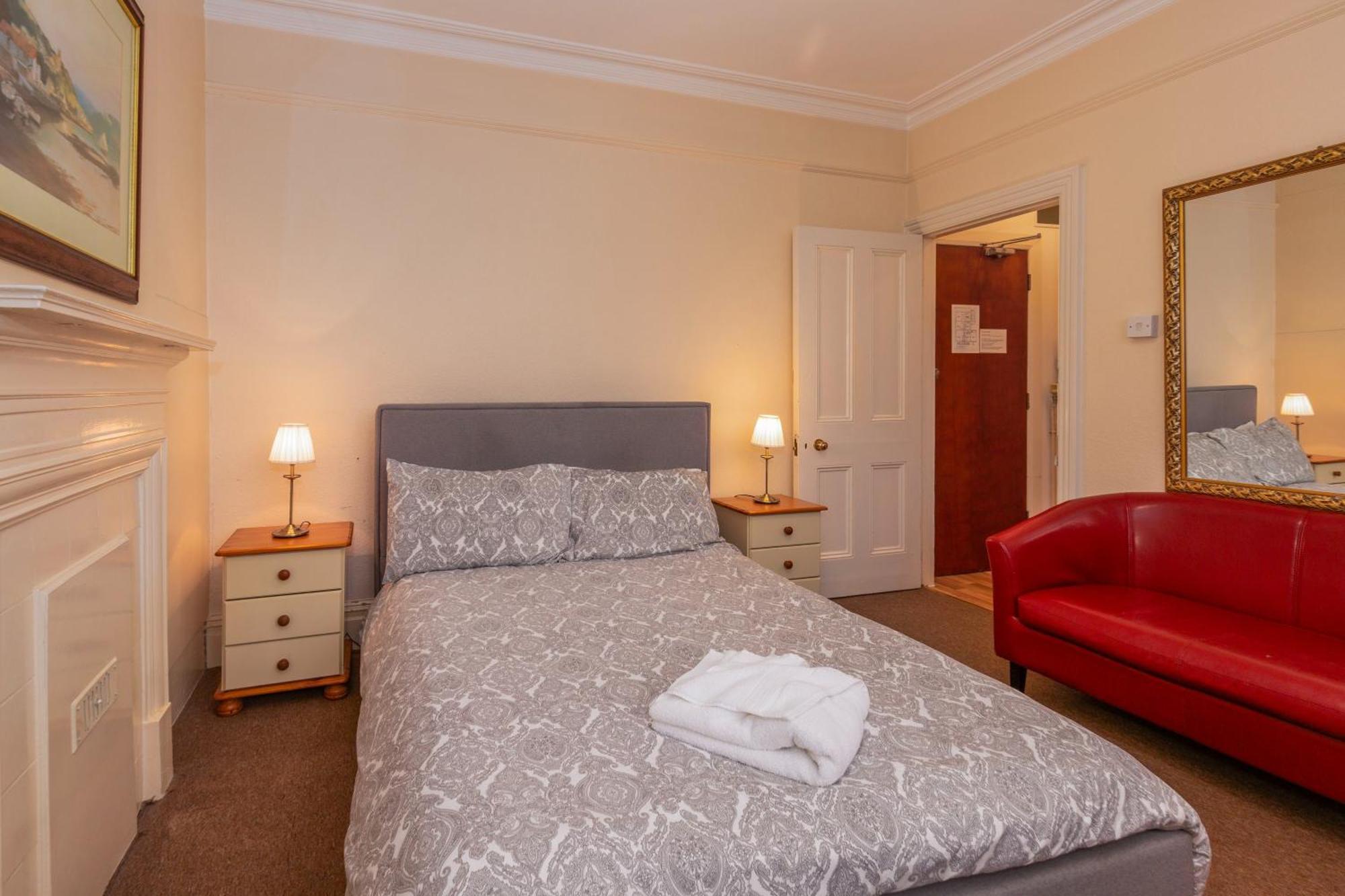 Ricky Road - Budget Watford (Hertfordshire)