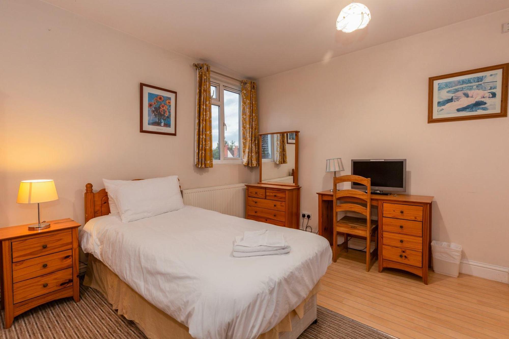 Ricky Road - Budget Watford (Hertfordshire)