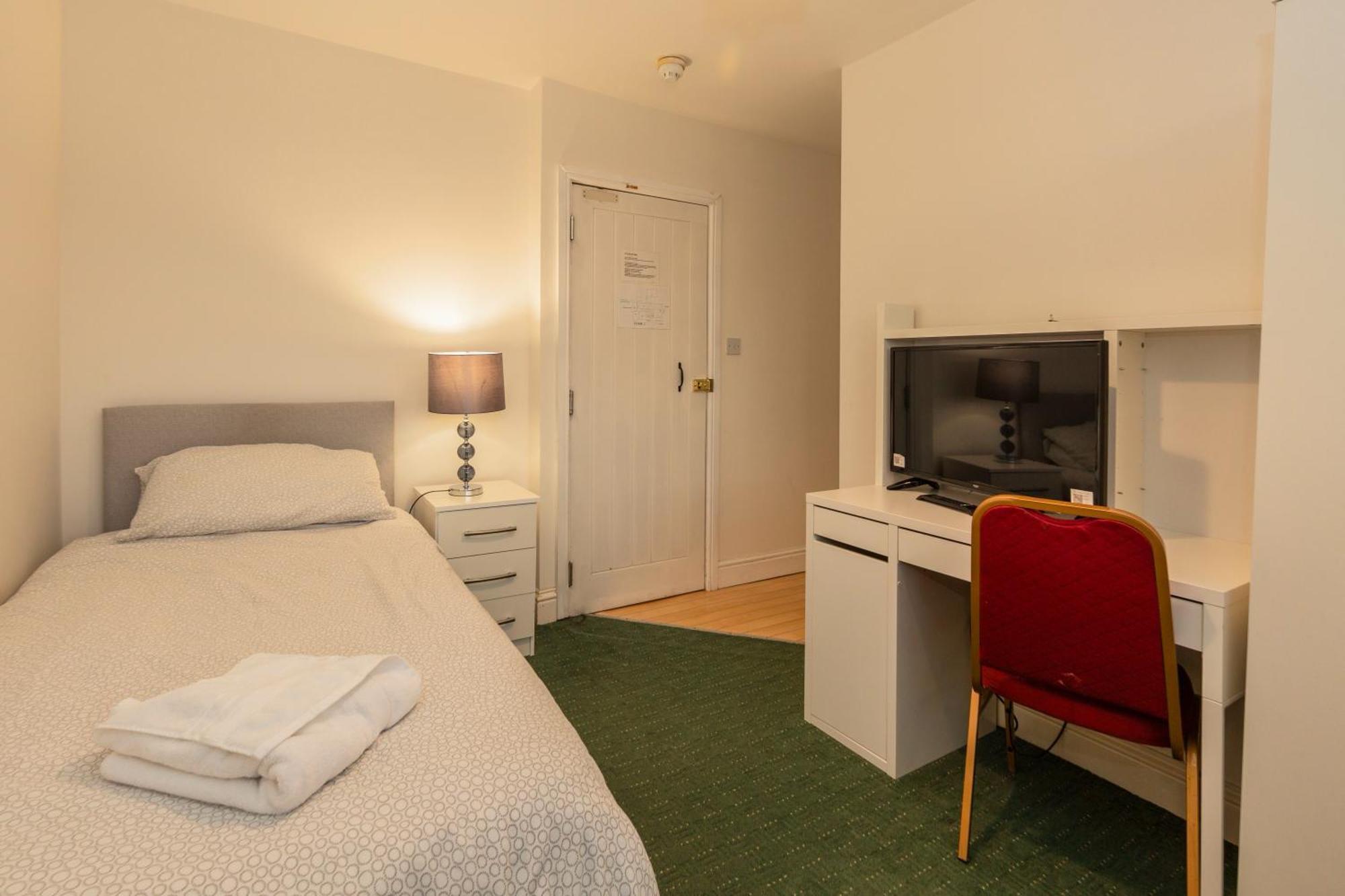 Ricky Road - Budget 2* Watford (Hertfordshire)