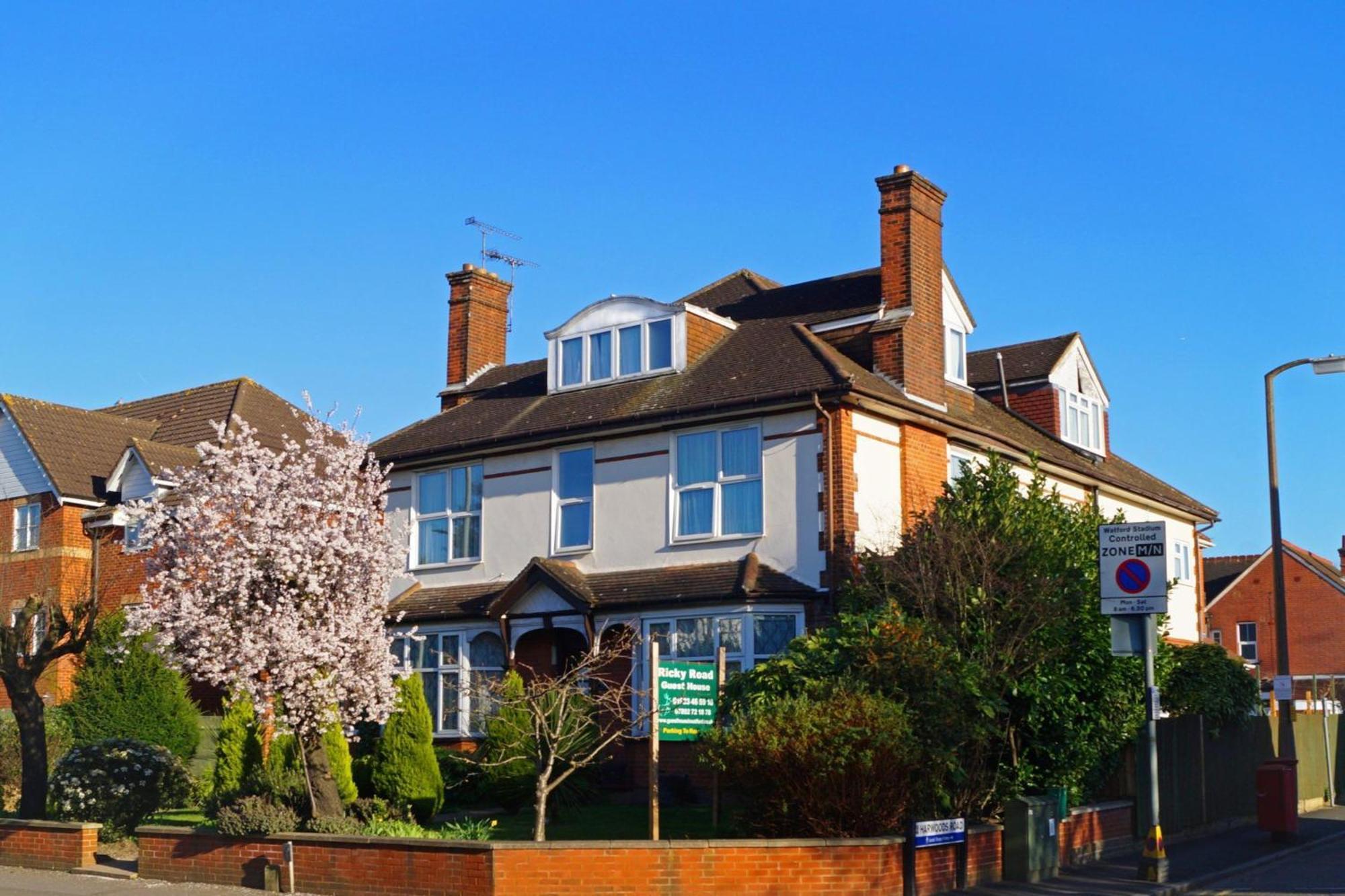 Ricky Road - Budget Watford (Hertfordshire)