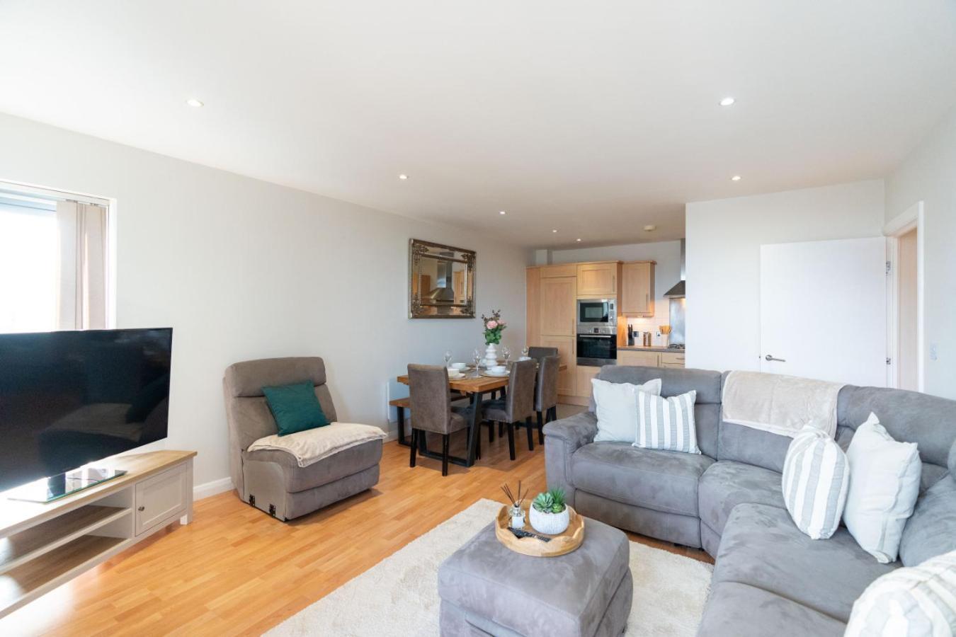 Apartment Stylish In With Balcony And Parking *