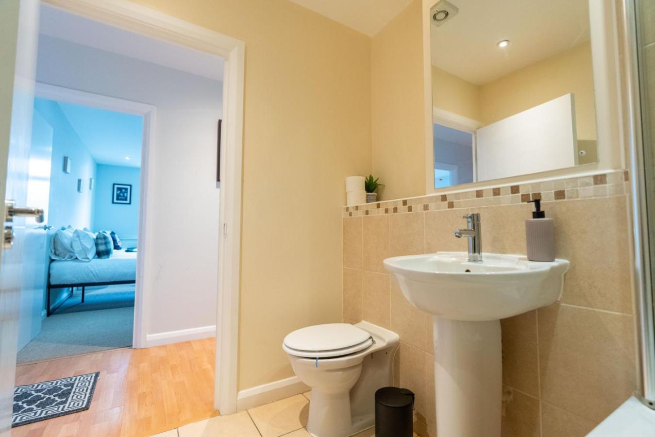 Stylish In With Balcony And Parking *