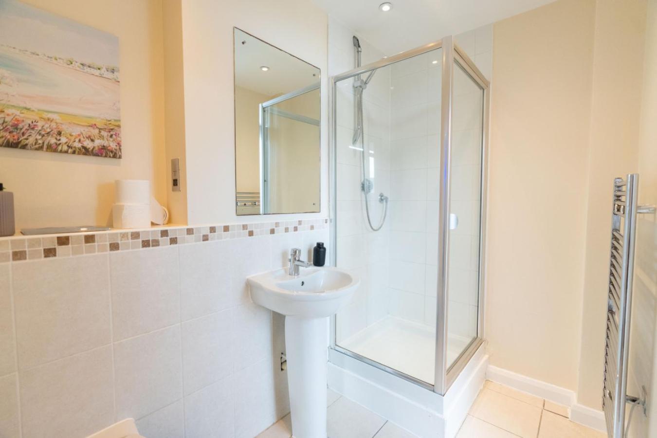 Apartment Stylish In With Balcony And Parking *