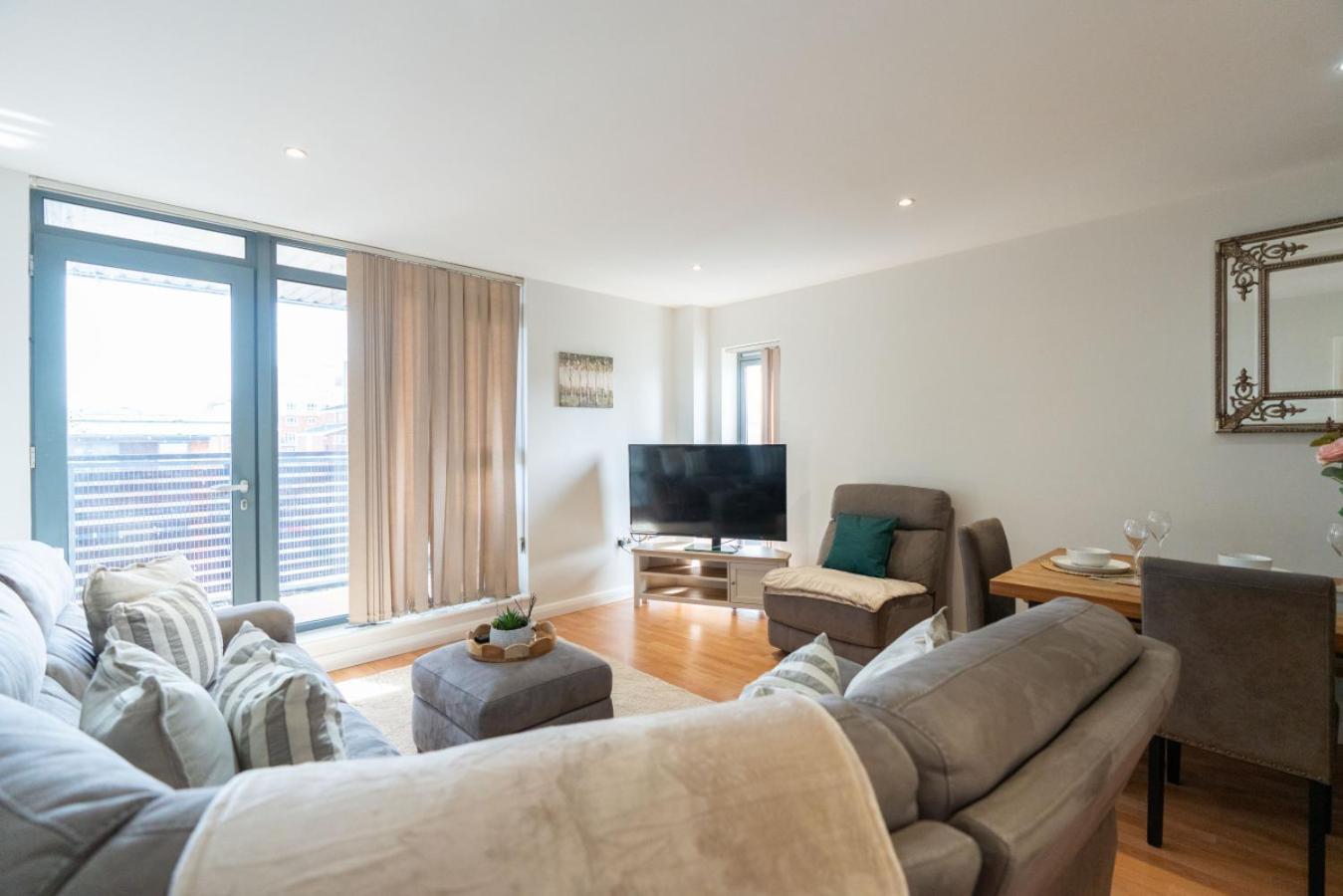 Stylish In With Balcony And Parking Watford (Hertfordshire)
