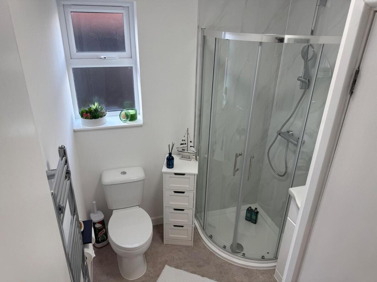 4 -local -contractors- London Apartment Watford (Hertfordshire)