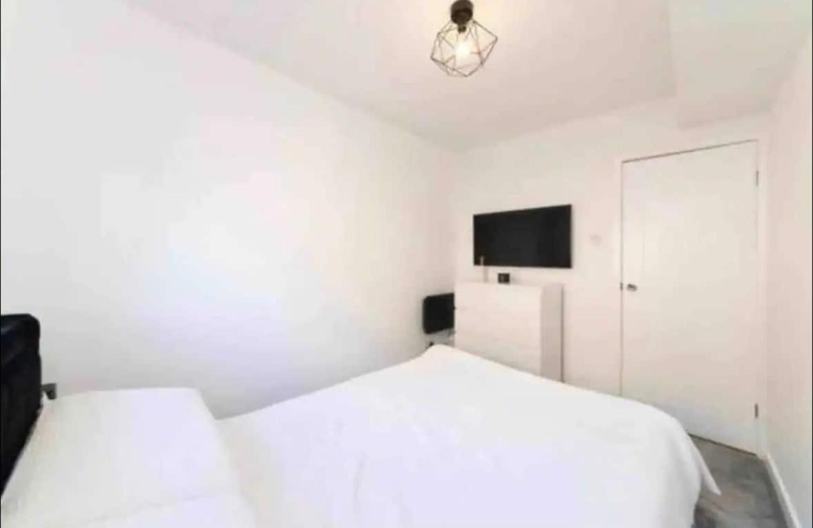 The Roof Gardens Apartment