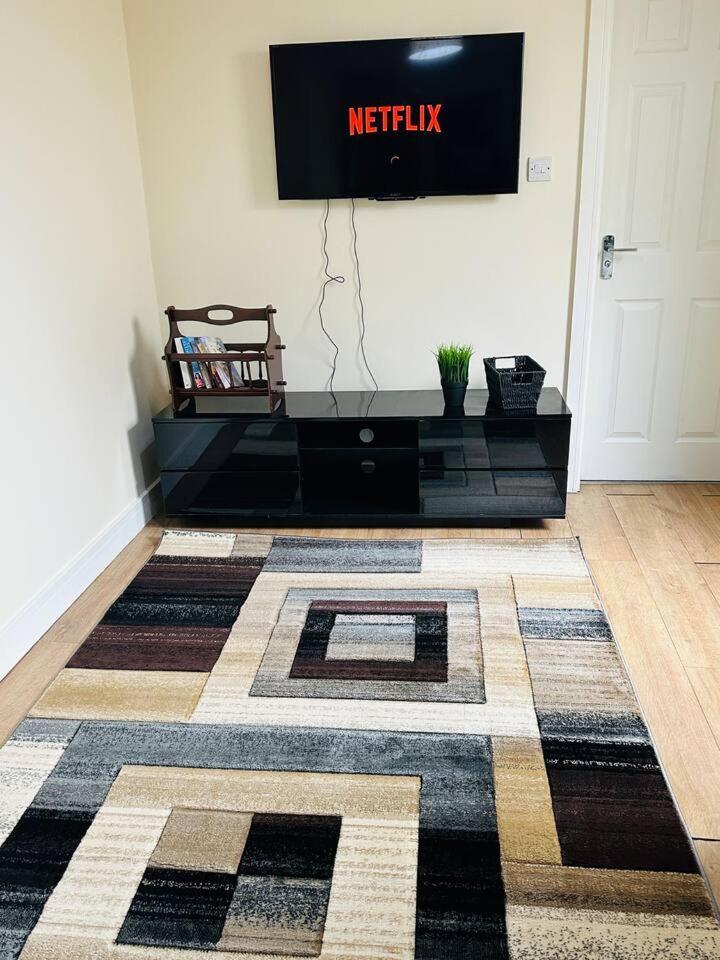 London Stylish For 6 Guests With Parking * Watford (Hertfordshire)