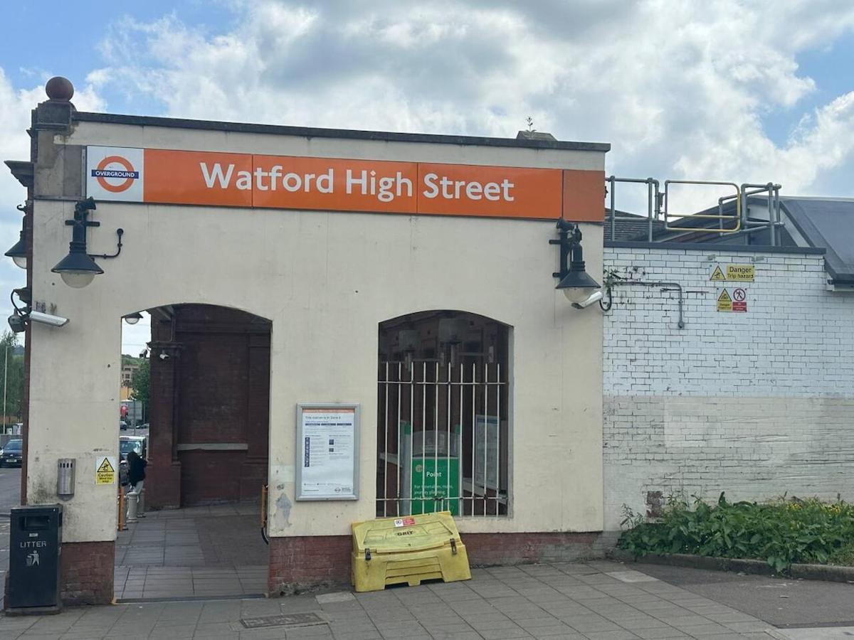 London Stylish For 6 Guests With Parking *