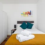 Stylish Central Watford 2 Bedroom And Sofa Bed Apartment With Free Parking