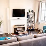 Urban Escape Stylish 3Bedroom In Watford Center