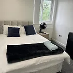 Deluxe En-Suite Bedroom In The Centre Of Watford