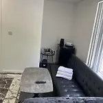 Deluxe En-Suite Bedroom In The Centre Of Watford