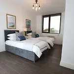 Aisiki Living At Upton Rd, Multiple 1, 2, Or 3-Bedroom Apartments, King Or Twin Beds With Free Wi-Fi & Parking