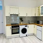 Modern Flat With Garden- 10Min Uber To Harry Potter Studios