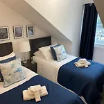 Charming 2- Bedroom Apartment