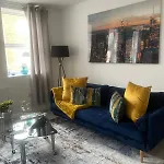 Charming 2- Bedroom Apartment