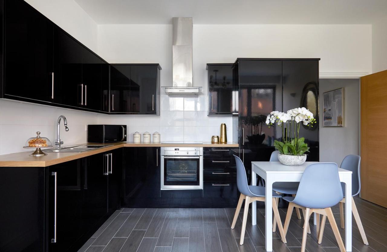 Aisiki Living: Flexible With Free Wi-fi And Parking Apartment