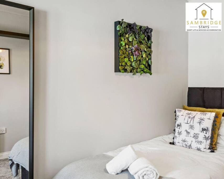 The Penthouse 3 Bedroom By Sambridge * Watford (Hertfordshire)