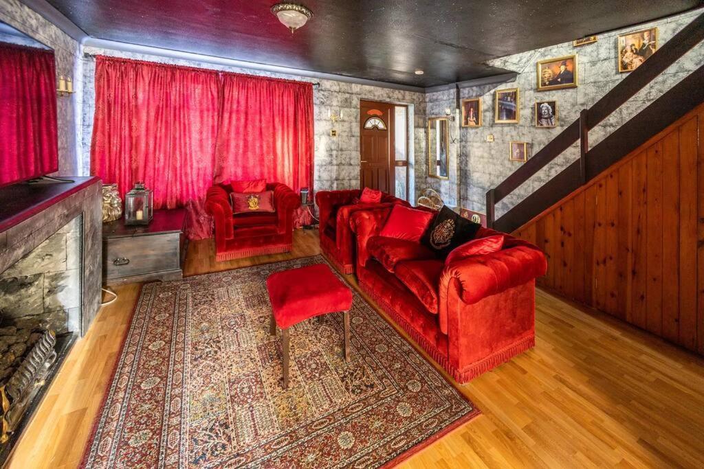 Hogwarts Hideaway Themed Holiday home Watford (Hertfordshire)