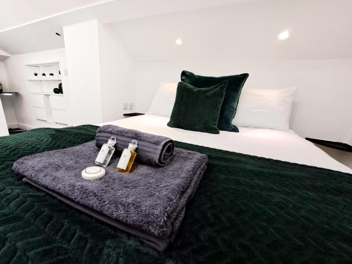 Căn hộ Spacious 3 Bed Apartment, En-suites, Near Train Station! Watford (Hertfordshire)