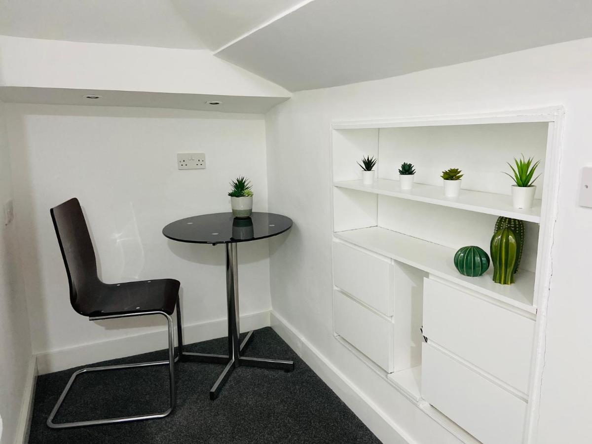 Spacious 3 Bed Apartment, En-suites, Near Train Station! * Watford (Hertfordshire)