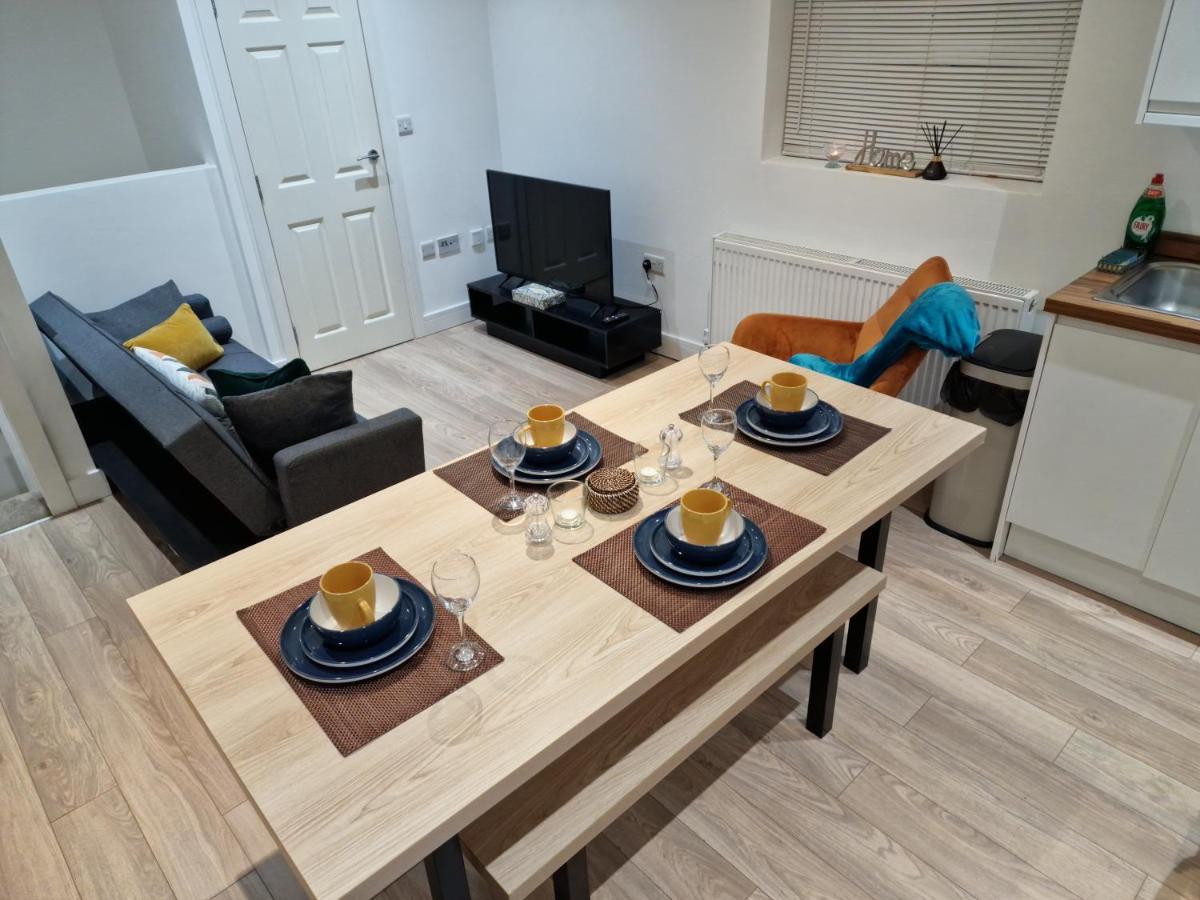 Watford Modern - Travellers & Contractors Welcomed *