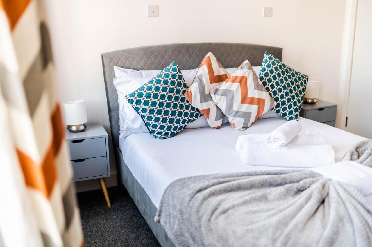 Urban Escape Stylish 3bedroom In Watford Center Apartment