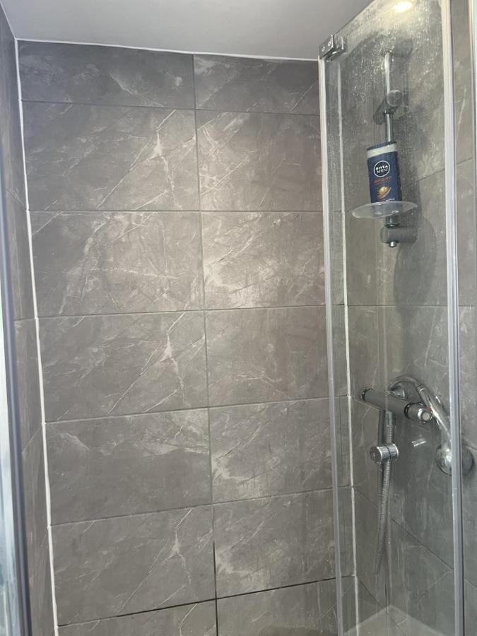 Deluxe En-suite Bedroom In The Centre Of Watford Khách sạn hẻo lánh *