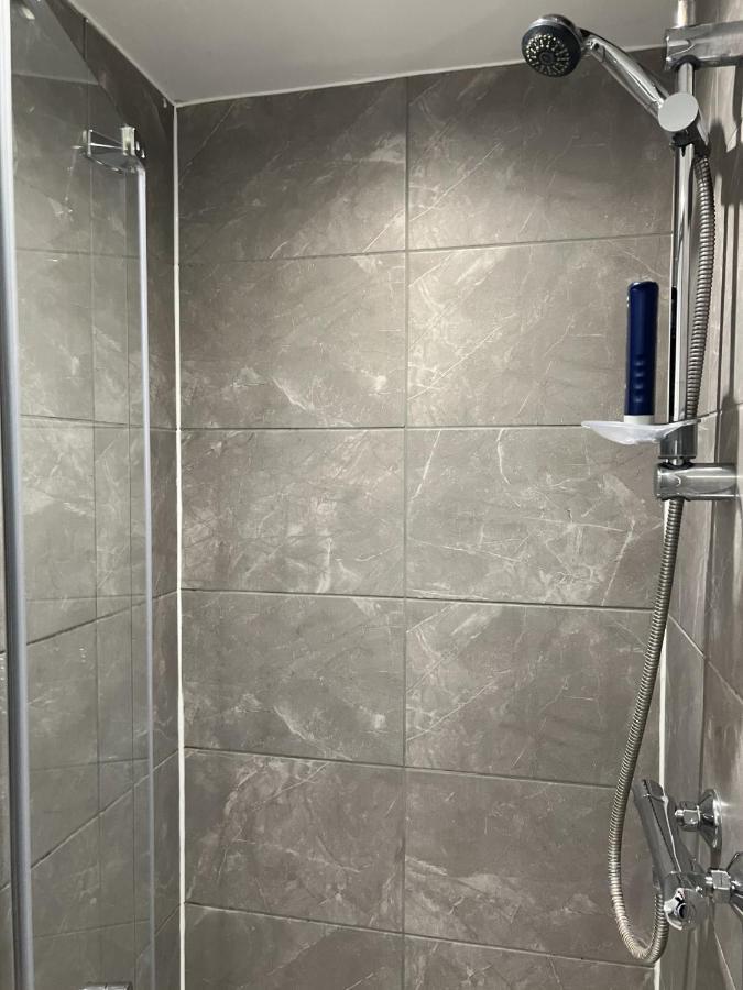 Deluxe En-suite Bedroom In The Centre Of Watford Khách sạn hẻo lánh *
