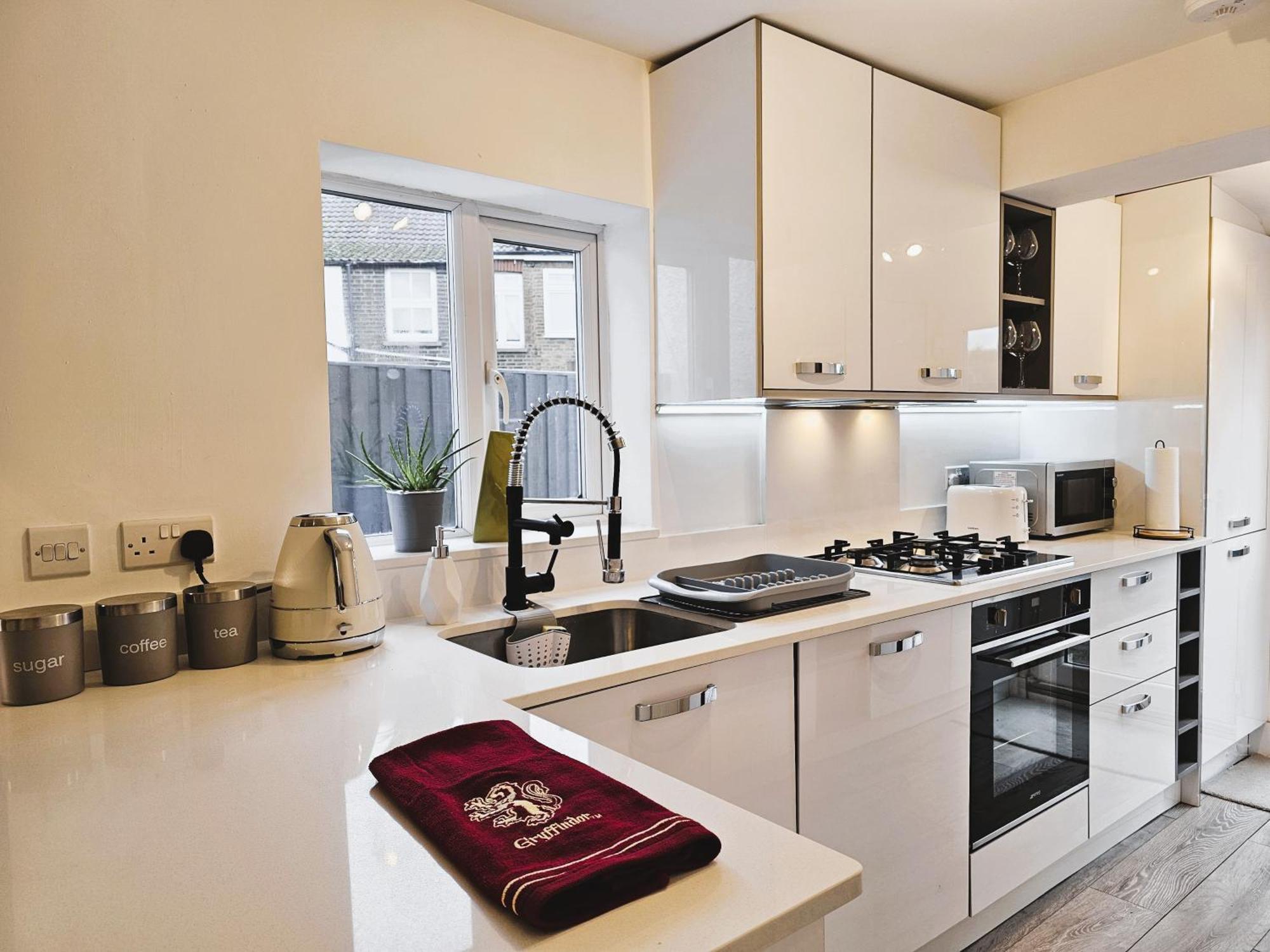 Magical Harry Potter Themed In - Free Off-street Parking Holiday home Watford (Hertfordshire)