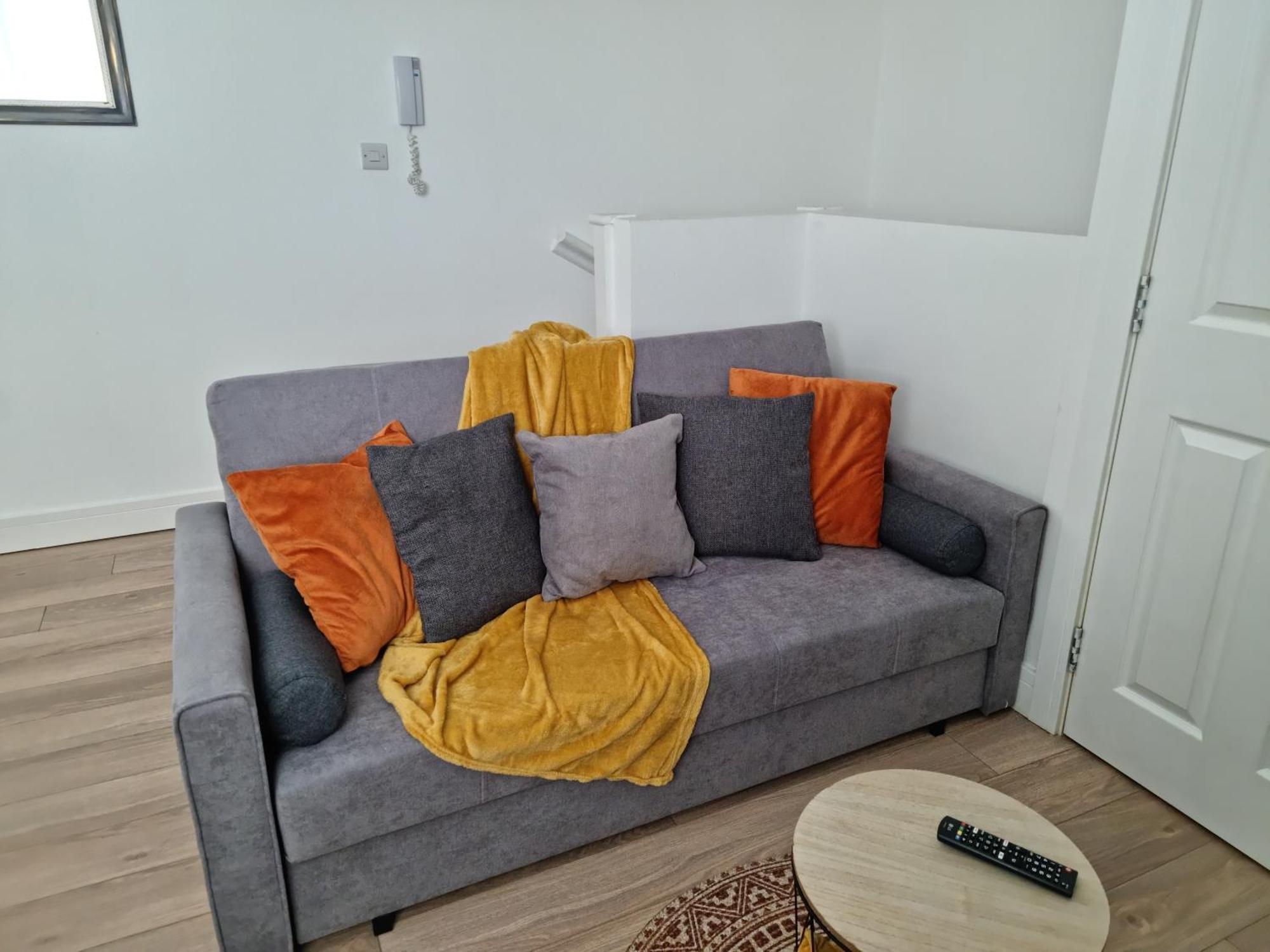 Watford Modern - Travellers & Contractors Welcomed Watford (Hertfordshire)